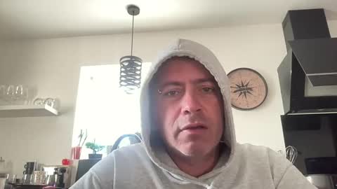 Snapshot of guil0 chatting on October 10, 2025, 10:47 am guil0 online show from October 10, 2025, 10:47 am