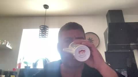 Snapshot of guil0 chatting on October 11, 2025, 10:25 am guil0 online show from October 11, 2025, 10:25 am