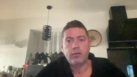 Snapshot of guil0 chatting on October 14, 2025, 8:48 am guil0 online show from October 14, 2025, 8:48 am