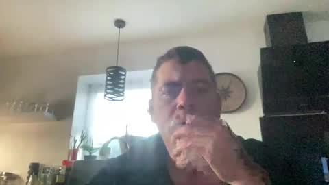 Snapshot of guil0 chatting on October 15, 2025, 10:04 am guil0 online show from October 15, 2025, 10:04 am