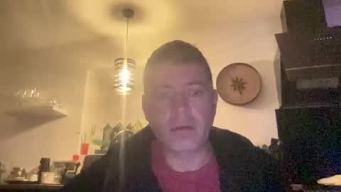 Snapshot of guil0 chatting on October 16, 2025, 7:53 am guil0 online show from October 16, 2025, 7:53 am