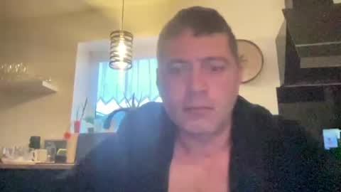 Snapshot of guil0 chatting on October 25, 2025, 10:34 am guil0 online show from October 25, 2025, 10:34 am