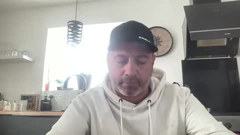 guil0 online show from February 3, 2026, 2:33 pm