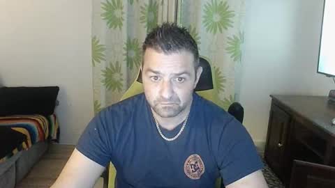 guillaume666286050 online show from May 3, 2026, 3:23 am