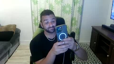 guillaume666286050 online show from June 17, 2026, 3:20 am