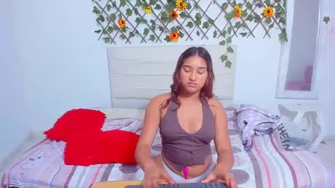 guiselle_lan online show from January 19, 2025, 7:04 am