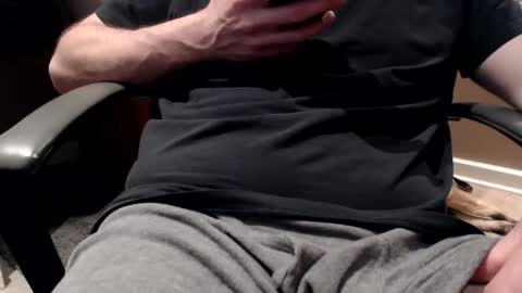 Snapshot of guitarguru420 chatting on February 22, 2025, 4:40 am newbies online show from February 22, 2025, 4:40 am