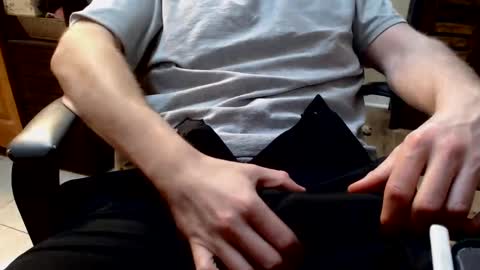 Snapshot of guitarguru420 chatting on February 25, 2025, 11:22 pm newbies online show from February 25, 2025, 11:22 pm