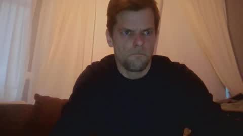 gunnarssonbenni33 online show from May 8, 2026, 10:04 pm