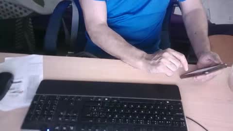 gusanito_enano online show from May 6, 2026, 3:06 pm
