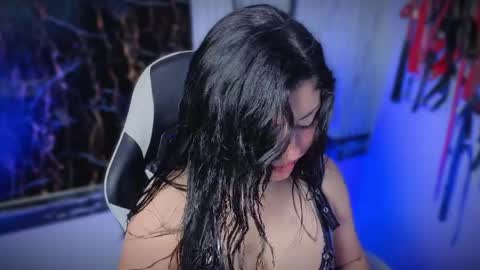 Antonella online show from May 6, 2026, 4:56 pm