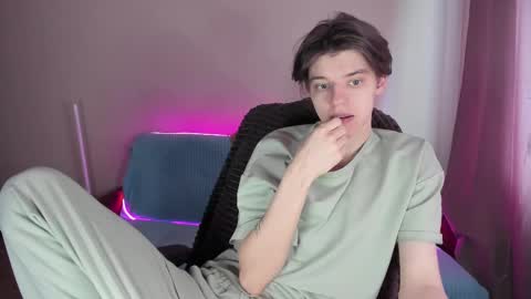 Snapshot of guy_liam1 chatting on February 22, 2025, 8:29 am guy_liam1 online show from February 22, 2025, 8:29 am
