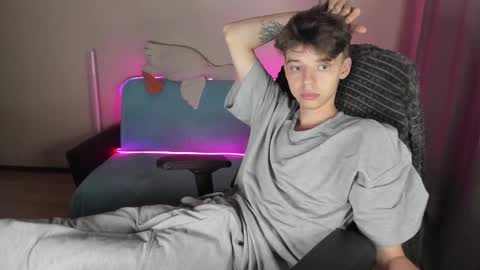 guy_liam1 online show from September 22, 2025, 4:31 pm