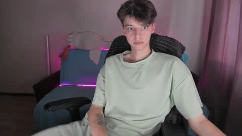 guy_liam1 online show from September 25, 2025, 2:32 pm