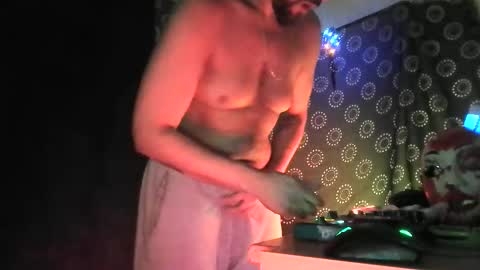 Snapshot of guyst049 chatting on October 14, 2025, 12:11 am guyst049 online show from October 14, 2025, 12:11 am