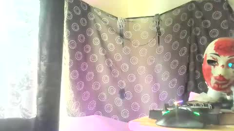 Snapshot of guyst049 chatting on October 18, 2025, 1:01 pm guyst049 online show from October 18, 2025, 1:01 pm