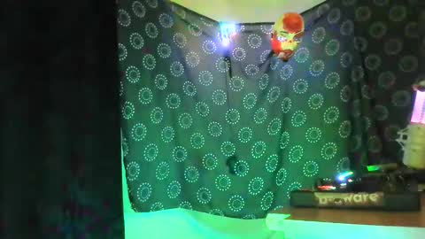 Snapshot of guyst049 chatting on October 27, 2025, 6:01 pm guyst049 online show from October 27, 2025, 6:01 pm