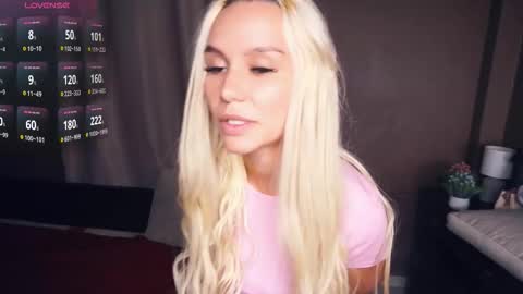 Snapshot of gwenbudlong chatting on October 24, 2025, 7:27 am Sofia online show from October 24, 2025, 7:27 am