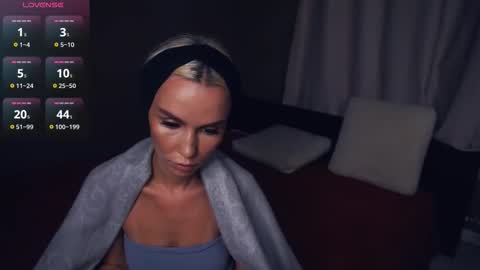 Snapshot of gwenbudlong chatting on October 28, 2025, 6:06 am Sofia online show from October 28, 2025, 6:06 am