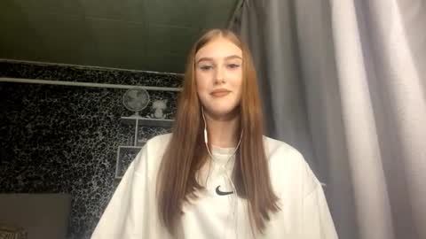 Gwen online show from September 20, 2025, 7:48 pm