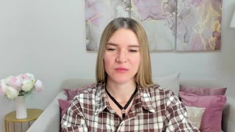 Snapshot of gwensmitt chatting on June 19, 2026, 10:02 pm gwensmitt online show from June 19, 2026, 10:02 pm