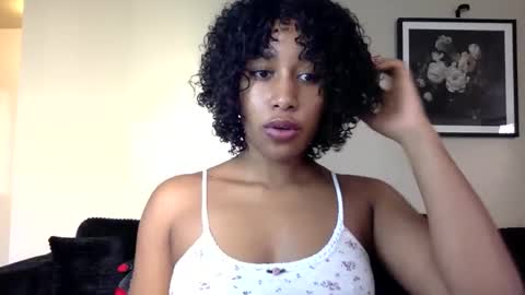 gyalxoxo online show from December 18, 2025, 3:40 pm