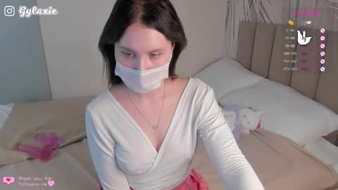   online show from October 7, 2025, 9:39 am