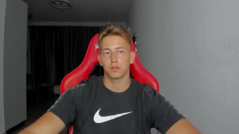 Snapshot of gym_alpha chatting on November 3, 2025, 8:43 pm Oliver online show from November 3, 2025, 8:43 pm