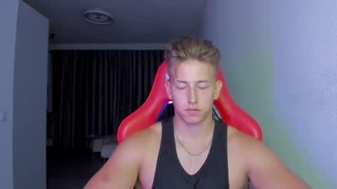 Snapshot of gym_alpha chatting on November 26, 2025, 10:00 pm Oliver online show from November 26, 2025, 10:00 pm