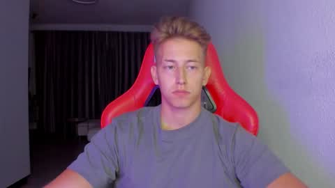 Snapshot of gym_alpha chatting on November 27, 2025, 9:39 pm Oliver online show from November 27, 2025, 9:39 pm