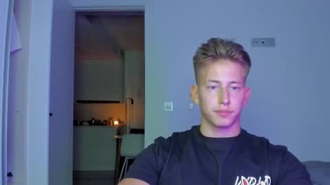 Snapshot of gym_alpha chatting on December 17, 2025, 10:38 pm Oliver online show from December 17, 2025, 10:38 pm