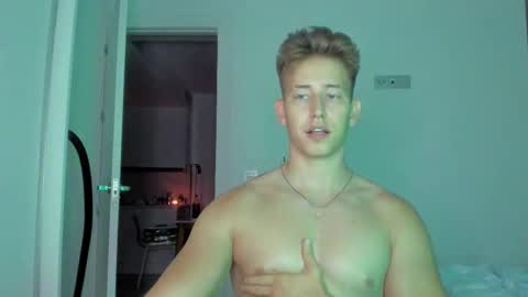 Snapshot of gym_alpha chatting on December 21, 2025, 12:29 am Oliver online show from December 21, 2025, 12:29 am