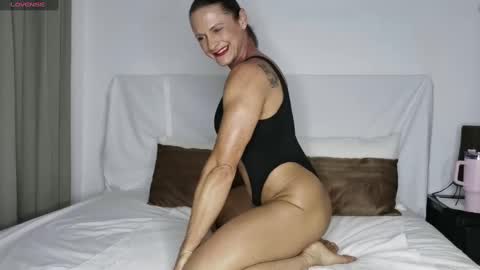 Snapshot of gymbunnie chatting on December 30, 2024, 6:05 pm gymbunnie online show from December 30, 2024, 6:05 pm