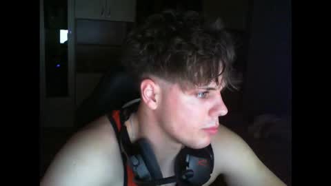 gymguy0505 online show from December 16, 2025, 10:59 pm