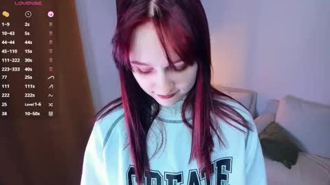 Kelly  Lilly online show from February 4, 2026, 6:47 pm