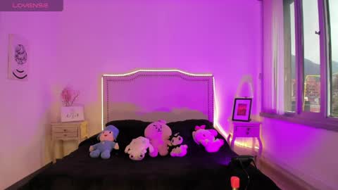 Snapshot of h3llokitty_ chatting on June 4, 2026, 12:33 pm Hello Kitty online show from June 4, 2026, 12:33 pm