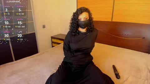 Snapshot of habibi_moon chatting on September 20, 2025, 10:16 am Linda online show from September 20, 2025, 10:16 am