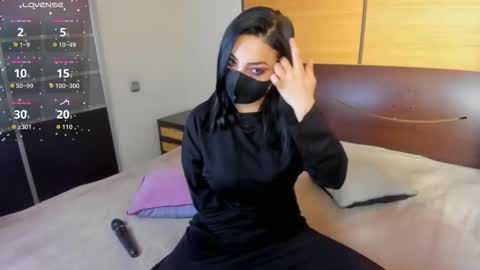 Snapshot of habibi_moon chatting on October 8, 2025, 2:53 am Linda online show from October 8, 2025, 2:53 am