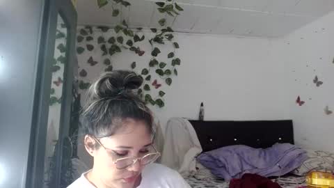 hader_wild21 online show from February 6, 2025, 7:18 pm