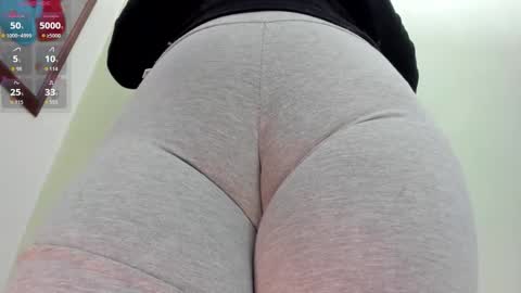 Hae-In online show from November 16, 2025, 8:20 am