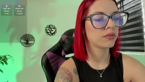 Hailee online show from October 7, 2025, 3:31 pm