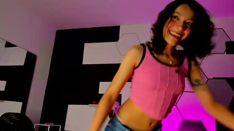 haileycat_ online show from December 18, 2024, 10:02 pm