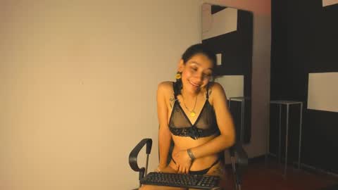 haileycat_ online show from December 23, 2024, 8:00 am