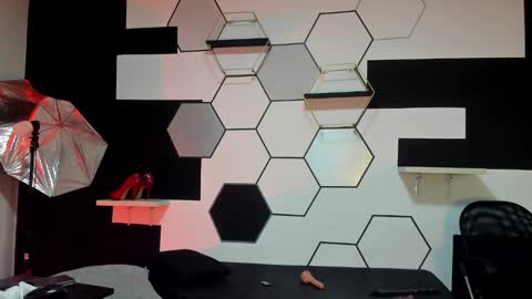 haileycat_ online show from December 24, 2024, 11:17 am