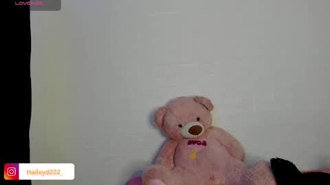 Hailey online show from April 28, 2026, 1:04 am