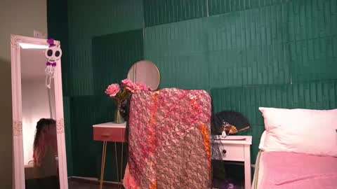 Hailey online show from November 4, 2025, 4:11 am