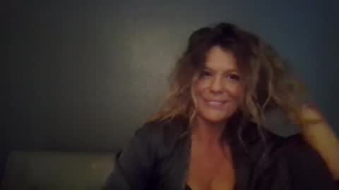 Snapshot of haileys123 chatting on October 11, 2025, 10:52 pm Hailey online show from October 11, 2025, 10:52 pm