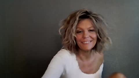 Snapshot of haileys123 chatting on March 11, 2026, 5:52 pm Hailey online show from March 11, 2026, 5:52 pm