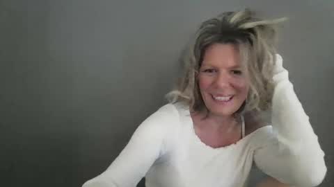 Snapshot of haileys123 chatting on March 26, 2026, 5:18 pm Hailey online show from March 26, 2026, 5:18 pm