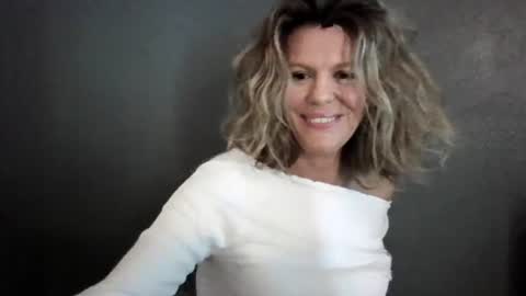 Snapshot of haileys123 chatting on June 29, 2026, 4:18 pm Hailey online show from June 29, 2026, 4:18 pm